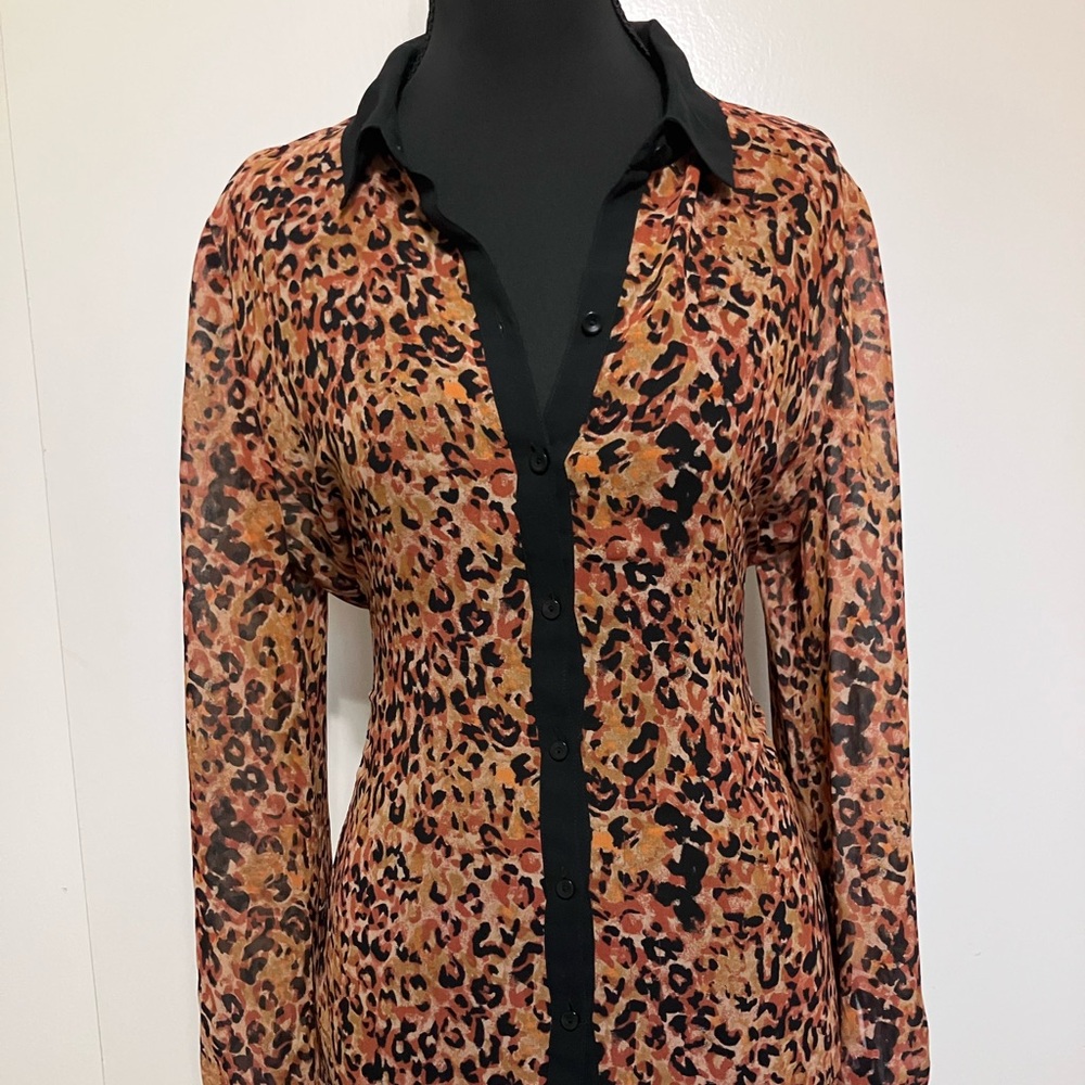 Hinge Leopard Print Top with Black Collar - Picture 3 of 4